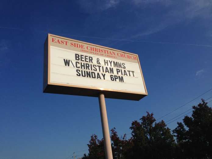 Igreja oferece cerveja para participantes do culto