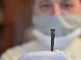 Relíquias cristãs de valor inestimável foram descobertas em uma câmara secreta de um mosteiro que supostamente inclui um prego usado na crucificação de Jesus Cristo