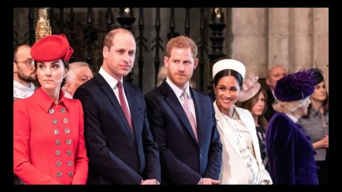 O Príncipe William e sua esposa Catherine de Cambridge com o Príncipe Harry e Meghan Markle.