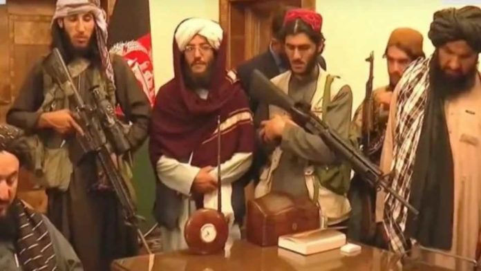 Grupo terrorista Talibã, assume o controle do palácio presidencial do Afeganistão