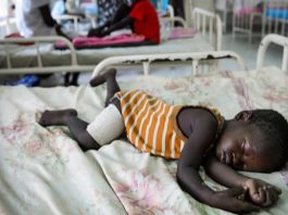Uma criança dentro de um hospital em Juba, Sudão do Sul (cortesia: Shutterstock)